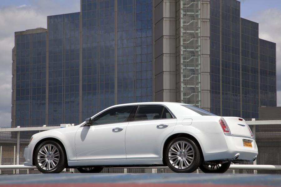  Chrysler 300C 2012 года  (UK) (фото 40 из 91)
